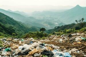 de Meio Ambiente problema plástico lixo ou Lixo dentro a montanha a partir de global aquecimento. poluição conceito de ai gerado foto