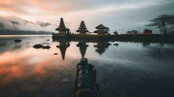 antigo pura Ulun danu bratan, besakih ou famoso hindu têmpora e turista dentro bali ilha às nascer do sol conceito de ai gerado foto