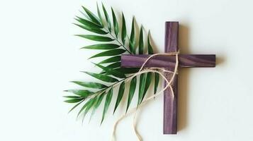 uma cristão de madeira Cruz crucifixo placa com verde Palma folhas Como religioso feriado. Palma domingo evento conceito de ai gerado foto