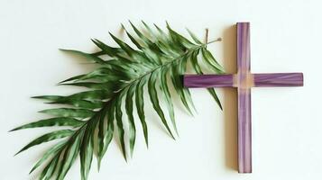 uma cristão de madeira Cruz crucifixo placa com verde Palma folhas Como religioso feriado. Palma domingo evento conceito de ai gerado foto