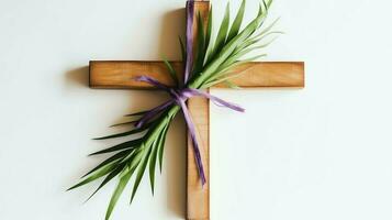 uma cristão de madeira Cruz crucifixo placa com verde Palma folhas Como religioso feriado. Palma domingo evento conceito de ai gerado foto