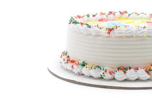 bolo de feliz aniversário em fundo branco foto