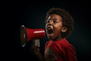 a africano americano criança Falando com uma megafone foto