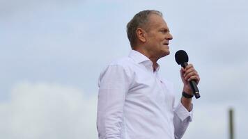 Varsóvia, Polônia. 1 Outubro 2023. Donald presa durante do dentro a maior demonstrações visto dentro Polônia desde a outono do O comunismo. marcha do uma milhão corações foto