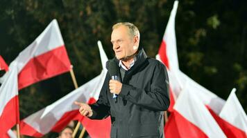 Varsóvia, Polônia. 9 Outubro 2023. Donald presa fala às a eleição comício depois de uma televisionado debate em governo televisão às a fim do a campanha. foto