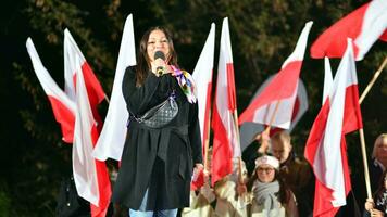 Varsóvia, Polônia. 9 Outubro 2023. monica Wielichowska fala às a eleição corrida. foto