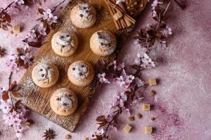 biscoitos recém-assados de farinha de arroz com banana e baunilha foto