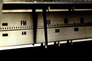 display de busca de sinal de rádio com tecnologia antiga foto