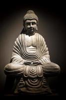 escultura de Buda símbolo da religião do extremo oriente foto