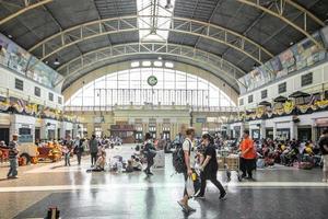 bangkok, tailândia, 2021 - estação ferroviária de bangkok foto