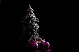 árvore de natal festiva e outros itens do natal foto