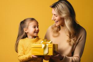 mãe e criança aberto uma presente para Natal, amarelo fundo ai gerado foto