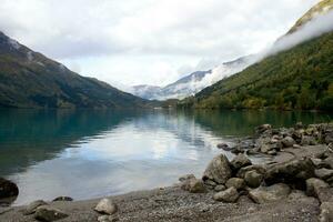 norueguês panorama dentro outono perto loen e corda dentro Noruega,lovatnet dentro outubro, ao ar livre destino, tranquilo Lugar, colocar para relaxar foto