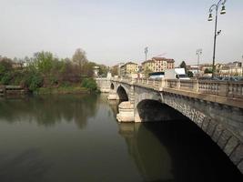 Rio Po em Turin foto