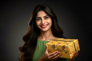 uma cenário do uma feliz indiano mulher segurando uma presente caixa dentro uma avião fundo, ai generativo foto
