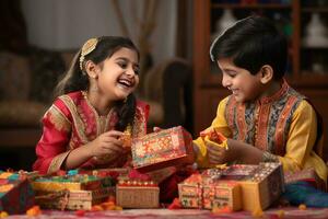 uma foto do irmão e irmã dentro tradicional indiano roupas a comemorar bhai dooj e jogando com uma presente caixa, ai generativo