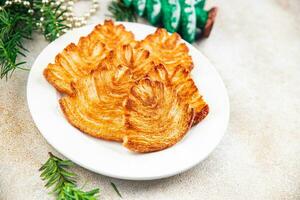 Natal bolacha sopro pastelaria biscoitos doce sobremesa sopro nevoeiro feriado tratar Novo ano e Natal refeição Comida lanche em a mesa cópia de espaço Comida fundo rústico topo Visão foto