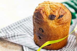 Panettone Natal cozimento doce pastelaria seco frutas chocolate Natal doce sobremesa feriado tratar Novo ano celebração refeição Comida lanche em a mesa cópia de espaço Comida fundo rústico topo Visão foto