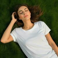ai gerado menina relaxar dentro dormir posição em a Relva vestindo em branco branco t - camisa, verão Tempo foto