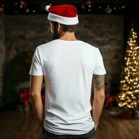 ai gerado homem com santa chapéu vestindo branco grande demais t - camisa foto