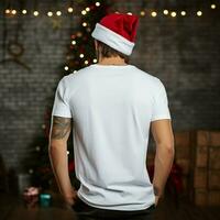 ai gerado homem com santa chapéu vestindo branco grande demais t - camisa foto