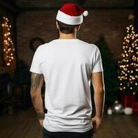 ai gerado homem com santa chapéu vestindo branco grande demais t - camisa foto