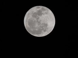 lua cheia vista com telescópio