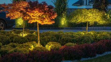 frente Jardim iluminado de conduziu iluminação sistema foto