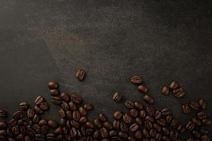 grãos de café em fundo grunge foto