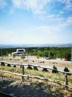 foto do uma estacionado caminhão em a lado do a estrada