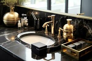 elegante banheiro interior com diferente artigos de higiene pessoal em Preto ouro mármore bancada bancada e moderno embarcação Pia ai gerado foto