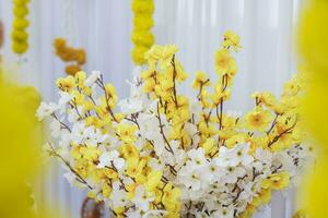 lindo branco e amarelo flores ramalhete indiano Casamento Hildi decoração foto