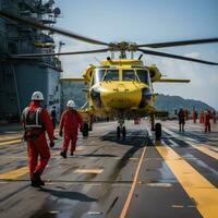 helicóptero aterrissagem em a área coberta do uma navio foto