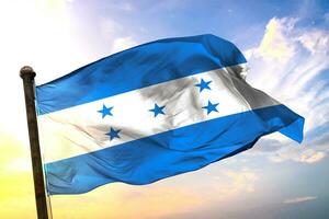 Honduras 3d Renderização bandeira acenando isolado céu e nuvem fundo foto