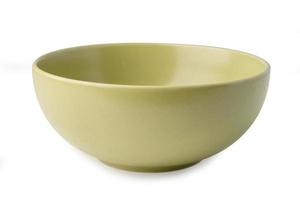 prato de cerâmica verde ou tigela isolado em fundo branco foto