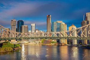 Brisbane City skyline e br Brisbane River foto