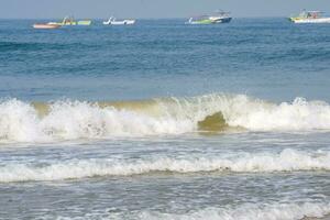 surpreendente Visão do árabe mar durante a manhã Tempo dentro calangute de praia Goa, Índia, oceano de praia Visão cedo manhã Tempo foto