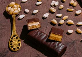 sobremesa Sediada em chocolate bolacha, cremoso mousse com caramelo foto