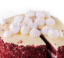 morango merengue bolo em uma prato foto