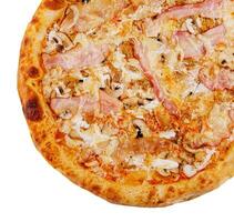 pizza com cogumelos e bacon em topo Visão foto