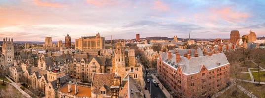 edifício histórico e campus da Universidade de Yale vista de cima foto