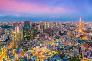 horizonte de Tóquio com torre de Tóquio no Japão foto