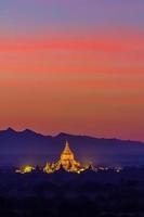 paisagem urbana de bagan de myanmar na ásia foto