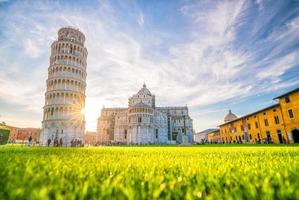 catedral de pisa e a torre inclinada foto