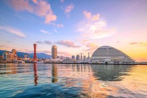 horizonte e porto de kobe no japão foto