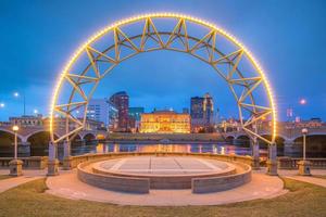 des Moines iowa skyline nos eua foto