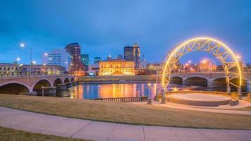 des Moines iowa skyline nos eua foto