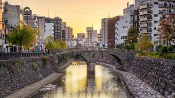 ponte de óculos megane em nagasaki, kyushu japão foto