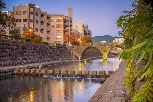 ponte de óculos megane em nagasaki, kyushu japão foto