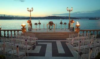 decorações de mesa de jantar de convidados de casamento, jantar de cerimônia de casamento foto